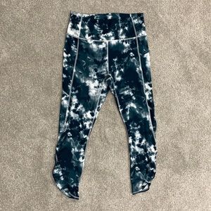 Fabletics Oasis Twist 7/8 Tie Dye Leggings